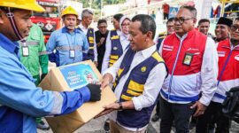 Menteri ESDM, Bahlil Lahadalia, Kepala BPH Migas Erika Retnowati dan  Direktur Rekayasa dan Infrastruktur Darat Pertamina Patra Niaga Eduward Adolof Kawi melakukan peninjauan di SPBU 84.971.05 Wayame dan Integrated Terminal Wayame, Ambon sebagai titik distribusi energi di kawasan tersebut. FOTO : HMS