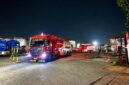 Menjaga kelancaran pasokan! Aktivitas pengisian armada mobil tangki di Integrated Terminal Pontianak yang digenjot sejak dini hari. Langkah build up stock secara proaktif ini dilakukan Pertamina Patra Niaga untuk mempercepat normalisasi distribusi BBM di wilayah Kalimantan Barat. (FOTO : Dok. Pertamina)