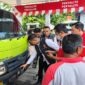  Tim gabungan dari PT Pertamina Patra Niaga, Polda Sumbar, dan Pemprov Sumbar melakukan pemeriksaan langsung terhadap nomor polisi sebuah truk saat inspeksi mendadak (sidak) penyaluran BBM bersubsidi di salah satu SPBU di Kota Padang, Senin (7/9/2026). (Foto: Dok. Pertamina)