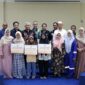 Pemberian Beasiswa Pendidikan Untuk Keluarga Korban Kecelakaan Kerja oleh PetroChina Jabung. FOTO : Hms