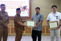 PetroChina Peroleh Penghargaan dari PEMKAB Tanjung Jabung Barat Atas Kontribusi Peningkatan Literasi. FOTO : Istimewa