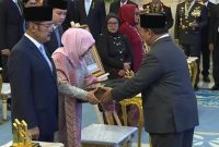 Presiden Prabowo Subianto menganugerahkan gelar pahlawan nasional kepada 10 tokoh di Istana Negara, Kompleks Istana Kepresidenan, Jakarta Pusat, Senin (10/11/2025). (FOTO : dektik.com)