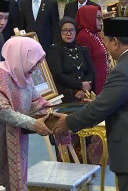 Daftar 10 Nama Yang Mendapat Status Pahlawan Nasional Ditetapkan Prabowo