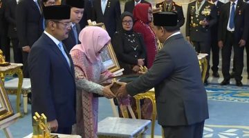 Presiden Prabowo Subianto menganugerahkan gelar pahlawan nasional kepada 10 tokoh di Istana Negara, Kompleks Istana Kepresidenan, Jakarta Pusat, Senin (10/11/2025). (FOTO : dektik.com)