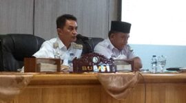 Pj. Bupati Muaro Jambi Bachyuni Deliansyah didampingi Sekretaris Daerah Budhi Hartono menggelar rapat bersama kepala OPD, Camat dalam lingkupan Pemerintahan Kabupaten Muaro Jambi, Rabu (25/5/22).