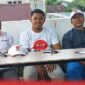 Ketua DPD PKS Tanjab Barat Najib Zamzami didampingi Ketua Majelis Pertimbangan Daerah H Azis Rohman dan Sekretaris PKS Tanjab Barat Ali Imran saat berdiskusi bersama awak Minggu (19/6/22). FOTO : Ist