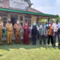 FOTO : Sujana selaku Manajer UPDK Jambi kembali menyalurkan sejumlah bantuan kepada kelompok pengrajin batik khas Jambi Kreasi Batik Annisa selaku mitra binaan CSR PT PLN (Persero) di kelurahan Payo Selincah, Senin (29/06/20).