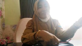 Plt. Kepsek SMAN 8 Kota Jambi Fetmirwati, M.Pd. [FOTO : Noval]