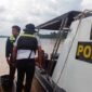 Direktorat Reserse Kriminal Khusus Menggunakan Kapal Cepat Mengamankan 3 Pelaku PETI di atas aliran Sungai Batanghari, Selasa (23/8/22). FOTO : Dhea.
