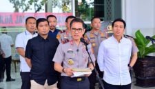 Kapolda Jambi Irjen Pol. Krisno H. Siregar saat memimpin konferensi pers pengungkapan kasus dugaan perdagangan bayi 8 bulan di Mapolda Jambi, Rabu (29/7/2026). (Foto: Dok. Humas Polda Jambi)