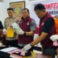 Dirresnarkoba Polda Jambi Kombes Pol Dr Ernesto Saiser saat menggelar konferensi pers di Mapolda Jambi, pada Kamis (26/3/25) FOTO : Viryzha