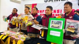 Direktur Reserse Narkoba (Dirresnarkoba) Polda Jambi, Kombes Pol Dr Ernesto Seiser Saat Pres Rilis Gagalkan Peredaran Sabu Seberat 12 Kilogram Jaringan Internasional. FOTO : Dhea