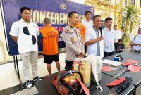 Direktur Reserse Kriminal Khusus Polda Jambi, Kombes Pol Taufik Nurmandia saat konferensi di lobby Gedung Lama Mapolda Jambi, pada Kamis (24/07/2025). FOTO : VIRYZHA