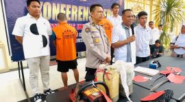 Direktur Reserse Kriminal Khusus Polda Jambi, Kombes Pol Taufik Nurmandia saat konferensi di lobby Gedung Lama Mapolda Jambi, pada Kamis (24/07/2025). FOTO : VIRYZHA