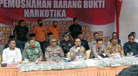 Wakapolda Riau, Brigjen Pol Kasihan Rahmadi Memimpin Pres Rilis dan Pemusnahan 65 kilogram atau tepatnya 64,6 kilogram sabu, Selasa (3/10/23). [FOTO : goriau.com] 


