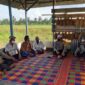 FOTO : Kapolres Tanjab Barat AKBP Guntur Saputro Melaksanakan PPSD Desa Makmur Jaya, Kecamatan Betara, Kamis (25/06/20)