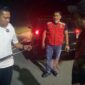 Anggota Tim Resmob Polda Jambi Menunjukan Sebilah Sajam Samurai yang diamankan dari 3 Pemuda di Kawasan Bundaran Depan Bandara STS Jambi. FOTO : Dhea.