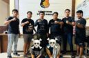 Tim GUNJO Satreskrim Polres Bungo berfoto bersama dua tersangka perampokan bermodus travel palsu yang berhasil diringkus di tempat persembunyiannya, [FOTO : Dok. Polres Bungo)
