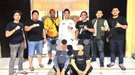 Pelaku TPPO berinisial MRA dan NK yang akan menjual anak dibawah Umur ke Batam diamankan Satreskrim Polres Muaro Jambi. [FOTO : Hms PMJ/Dhea]