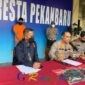 Kapolresta Pekanbaru Kombes Dr. Pria Budi, S.I.K., M.H Menyampaikan Penangkapan Kurir Narkoba Bersenjata di Pekanbaru. (foto: rizki ganda sitinjak/goriau.com)