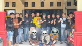 Tiga Kawana Kawanan Prampok EE, AS dan SB Saat Diamankan Satreskrim Polres Tanjab Timur. [FOTO : Humas PTT]