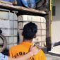 Kapolres Tebo AKBP Fitria Mega Saat Mengecek Truk Bermuatan BBM yang Diamankan. FOTO : Ist/HUMAS.