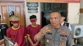 Kapolsek Jelutung IPTU Al Imron Saat Memberikan Keterangan Pers Pengungkapan Kasus perampokan dan pengeroyokan di kawasan Kelurahan Kebun Handil, Kecamatan Jelutung, Kota Jambi, Senin (29/5/23). FOTO : BIN