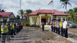 Kepolisian Sektor (Polsek) Nipah Panjang menggelar Apel bersama TNI-Porli di Mapolsek Nipah Panjang, Rabu (09/11/22). FOTO : Humas