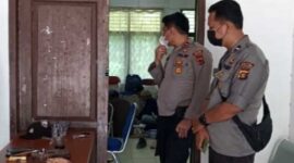 Kapolsek Sungai Gelam Lakukan Penantauan Pelipatan Surat Suara Pilkades Serentak, Jumat (25/3/22). FOTO : Ist