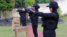 Polwan Brimob Satbrimob Polda Jambi Latihan Menembak, Senin (8/5/23). FOTO : Hms