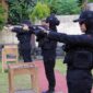 Polwan Brimob Satbrimob Polda Jambi Latihan Menembak, Senin (8/5/23). FOTO : Hms