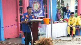 Kepala Dinas Pemadam Kebakaran dan Penyelamatan Tanjung Jabung Barat Jambi Iswardi menyampaikan laporan terkait peresmian Pos Damkar Pelabuhan Dagang Kecamatan Tungkal Ulu, Jum'at (16/9/22). FOTO : Damkar