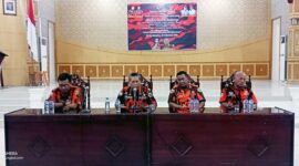 Didampingi Ketua MPC PP Tanjab Barat dan Pengurus MPW PP Provinsi Jambi Adri, SH, MH memberikan pengarahan, Senin (7/2/22). FOTO : LT