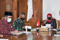 FOTO : Danrem 042/Gapu Hadiri Rakor PPKM Jelang Lebaran dengan Pj Gubernur.