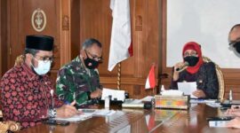 FOTO : Danrem 042/Gapu Hadiri Rakor PPKM Jelang Lebaran dengan Pj Gubernur.