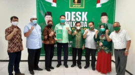 FOTO : Fasha-AJB didampingi Evi Suherman Ketua DPW PPP Provinsi Jambi Saat Menerima Surat Rekomendasi di Kantor DPP PPP di Jakarta, Selasa (28/07/20).