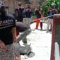 Tim Inafis Ditreskrimum Polda Jambi dan Polresta Jambi Saat Menggelar pra rekonstruksi kasus kematian KY (3 th) di RT 28, Kelurahan Rawasari, Kecamatan Alam Barajo, Kota Jambi, Minggu (4/9/22). FOTO : Istimewa