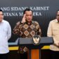 Menteri Sekretaris Negara (Mensesneg) Prasetyo Hadi (tengah) memberikan keterangan pers didampingi jajaran terkait di Ruang Sidang Kabinet, Istana Merdeka, Kompleks Istana Kepresidenan, Jakarta, Selasa (2/6/2026) malam. (FOTO : Dok. Istimewa/Republika.co.ID)