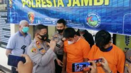 FOTO : Kapolsek Kota Baru Kompol Dhadhag Anindito Saat Memimpin Konferensi Pers, Jumat (18/2/22).