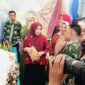 Hj Hesnidar Haris, SE dan Rombongan mengunjungi sekaligus belanja Produk makanan laut Khas Tanjung Jabung Barat di Stan Tanjung Jabung Barat. FOTO : Ist