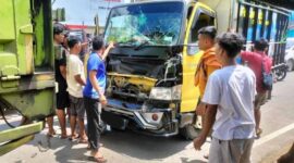 Kondisi Mobil PS Setelah Menabrak Bak Belakang Puso yang sedang Parkir. FOTO : Noval