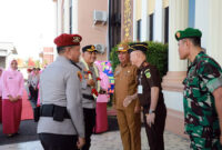 Wabup Katamso Saat Hadiri Pisah Sambut Kapolres Tanjab Barat Bersama Unsur Forkopimda. FOTO : DokPim