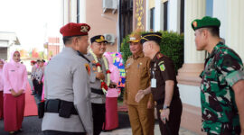 Wabup Katamso Saat Hadiri Pisah Sambut Kapolres Tanjab Barat Bersama Unsur Forkopimda. FOTO : DokPim