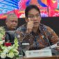 Menteri Keuangan Purbaya Yudhi Sadewa memberikan penjelasan dalam konferensi pers realisasi APBN Kuartal I-2026 di Jakarta, Senin (6/4/2026). Menkeu mengumumkan bahwa meski APBN mencatatkan defisit Rp240,1 triliun atau 0,93% dari PDB per Maret 2026, kondisi fiskal tetap kokoh didukung cadangan kas sebesar Rp420 triliun dan komitmen menjaga harga BBM subsidi tidak naik hingga akhir tahun. (Foto: Dok. Kemenkeu)