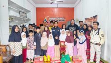 Ketua PWI Kota Jambi Irwansyah dan Pengurus Bagikan Sembako berbagi Berkah Ramadhan ke Rumah Yatim Dilanjutkan Buka Bersama. FOTO : HMS