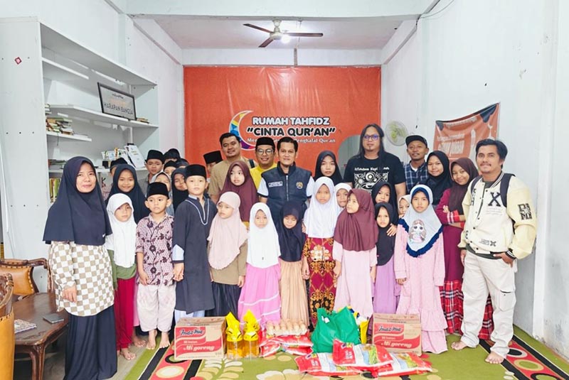 Ketua PWI Kota Jambi Irwansyah dan Pengurus Bagikan Sembako berbagi Berkah Ramadhan ke Rumah Yatim Dilanjutkan Buka Bersama. FOTO : HMS