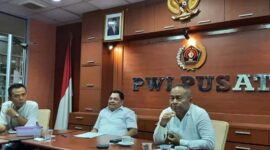 Ketua PWI Pusat Atal Sembiring Depari (kanan). Foto: Tim PWI