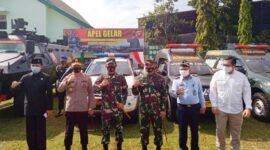 FOTO : Panglima Kodam II/Sriwijaya Mayjen TNI Agus Suhardi mengecek Kesiapan Sarana Pendukung Pengamanan Pilkada 2020 di Makorem 042/Gapu Jambi, Selasa (08/09/20).