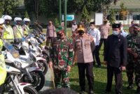 FOTO : Panglima Kodam II/Sriwijaya Mayjen TNI Agus Suhardi mengecek Kesiapan Sarana Pendukung Pengamanan Pilkada 2020 di Makorem 042/Gapu Jambi, Selasa (08/09/20).