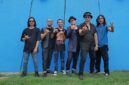 Para personel Uncles Band, membawa semangat musik rock dan kritik sosial dari pinggiran menuju panggung nasional. FOTO : HMS